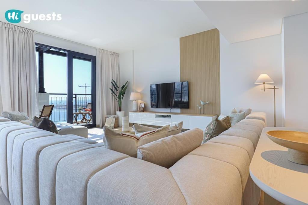 Higuests - Beachfront Living Stunning 4 Bedroom With Maid's Apartment Dubai