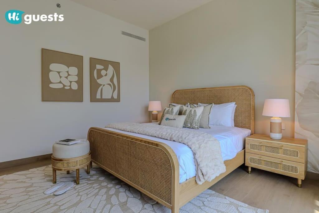 Higuests - Beachfront Living Stunning 4 Bedroom With Maid's Apartment *