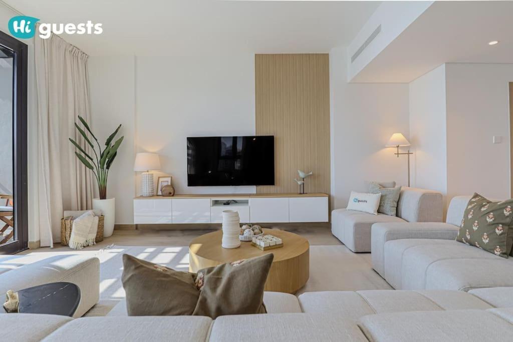 Apartment Higuests - Beachfront Living Stunning 4 Bedroom With Maid's Dubai