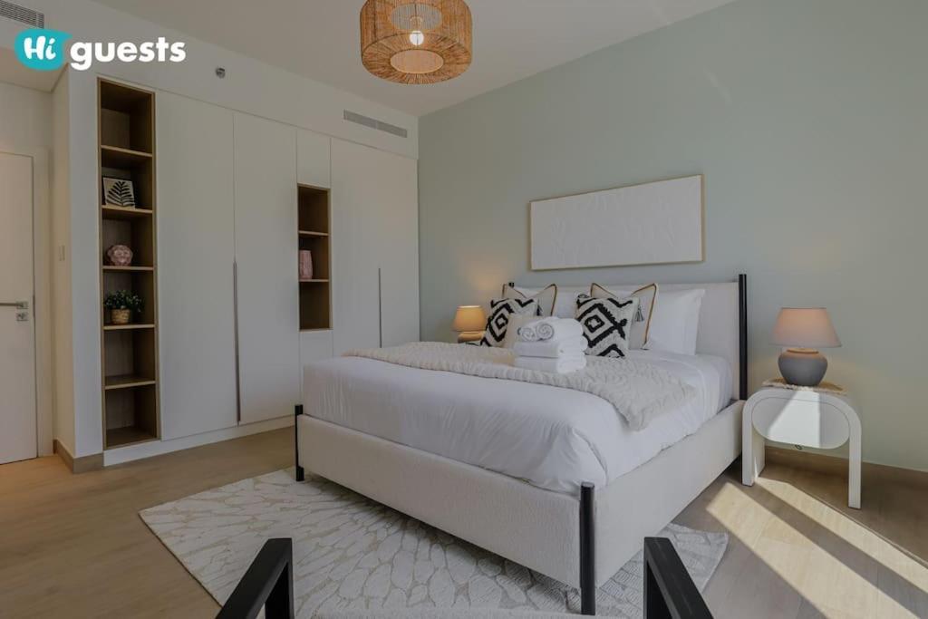 Higuests - Beachfront Living Stunning 4 Bedroom With Maid's Apartment