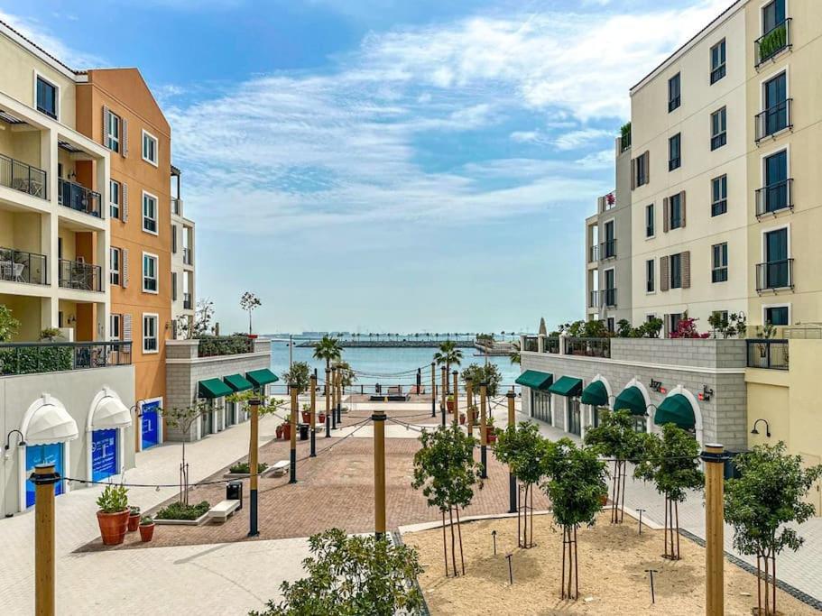 Higuests - Beachfront Living Stunning 4 Bedroom With Maid's Apartment Dubai