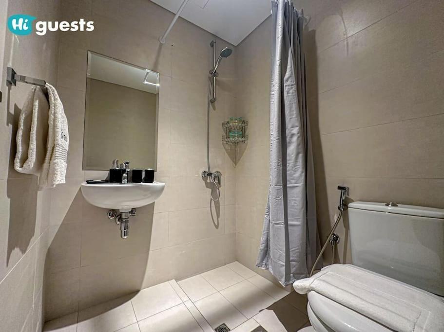Higuests - Beachfront Living Stunning 4 Bedroom With Maid's Apartment