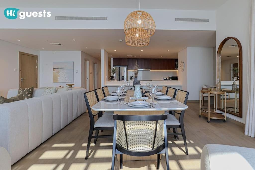 Higuests - Beachfront Living Stunning 4 Bedroom With Maid's * Dubai