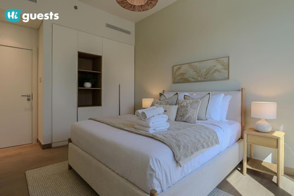 Apartment Higuests - Beachfront Living Stunning 4 Bedroom With Maid's Dubai
