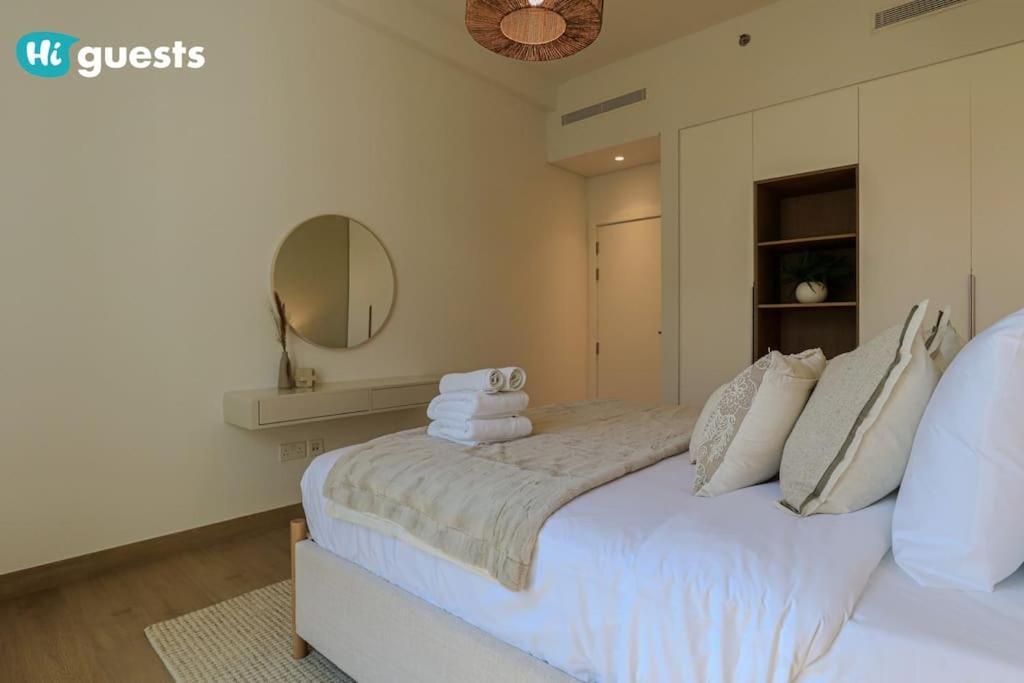 Apartment Higuests - Beachfront Living Stunning 4 Bedroom With Maid's *