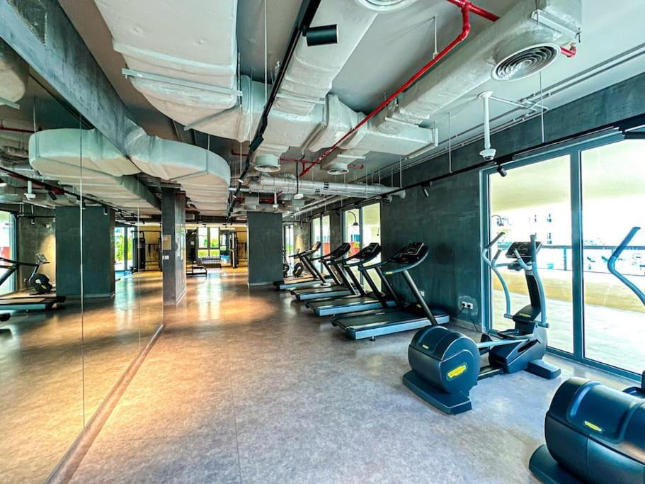 Higuests - Beachfront Living Stunning 4 Bedroom With Maid's Apartment Dubai