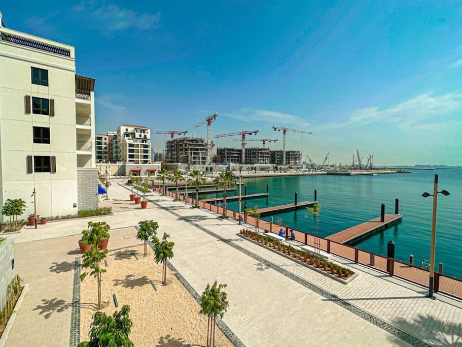 Apartment Higuests - Beachfront Living Stunning 4 Bedroom With Maid's