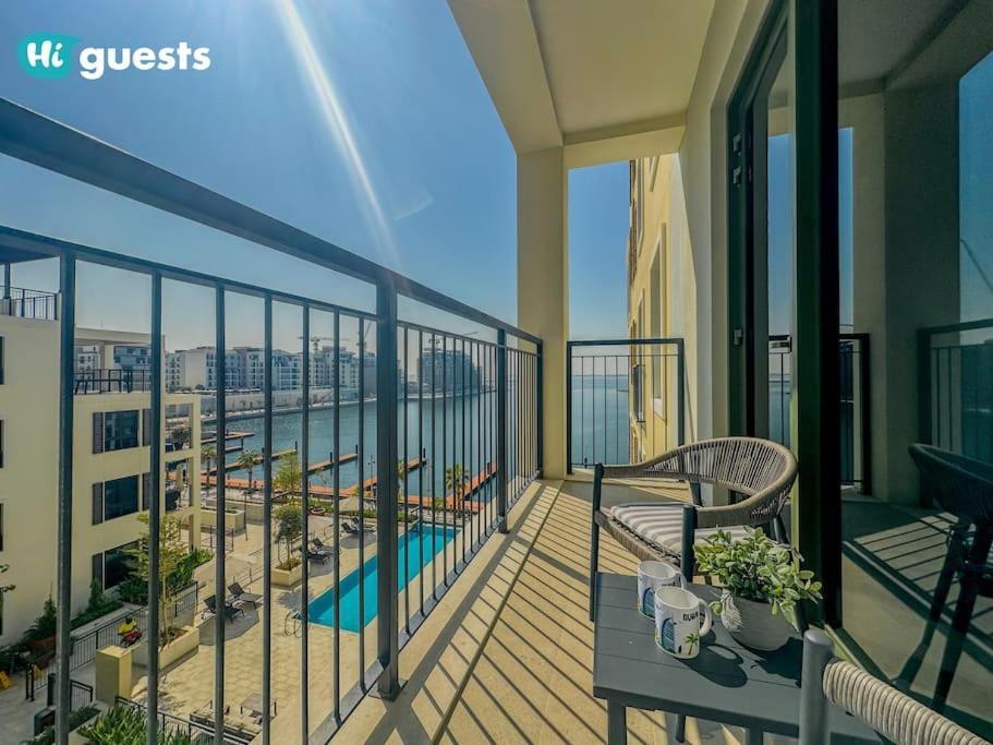 Higuests - Beachfront Living Stunning 4 Bedroom With Maid's *