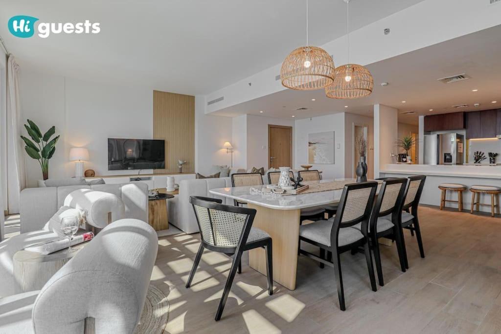 Apartment Higuests - Beachfront Living Stunning 4 Bedroom With Maid's Dubai
